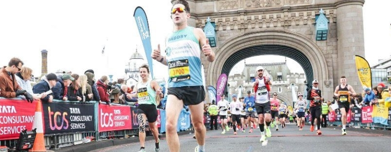 Dementia Concern runner running by Tower Bridge.